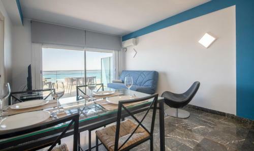 R130 Beachfront Apartment With Air Conditionner