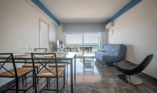 R130 Beachfront Apartment With Air Conditionner