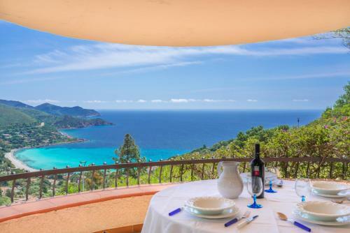 Villa Aurelia . A Terrace On The Mediterranean Sea