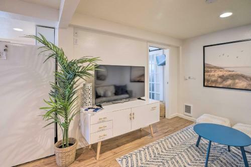 Apartamento Rockaway Beach Condo - Beach Access Nearby!