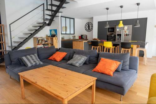 Superb House With Swimming Pool Near Bordeaux