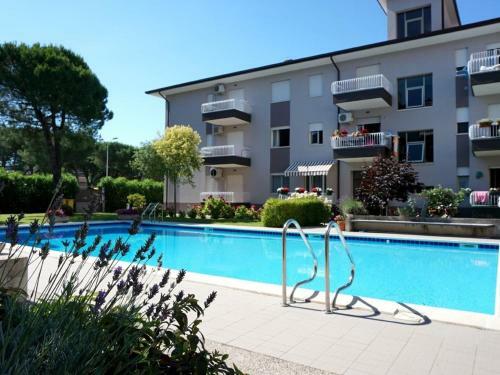 Amazing Holiday Home In Caorle With Shared Pool