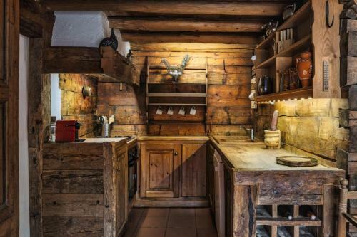 4br Traditional Chalet Bbq + Fireplace + View