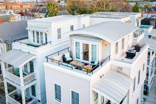 Rooftop Deck With Parking - 3 Blocks To King