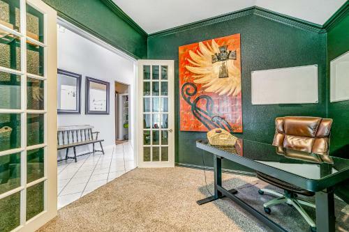 Artful Retreat In Allen