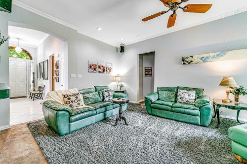 Artful Retreat In Allen