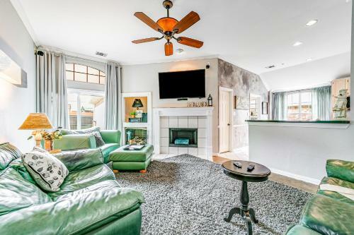 Artful Retreat In Allen