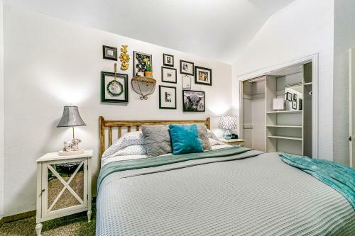 Artful Retreat In Allen