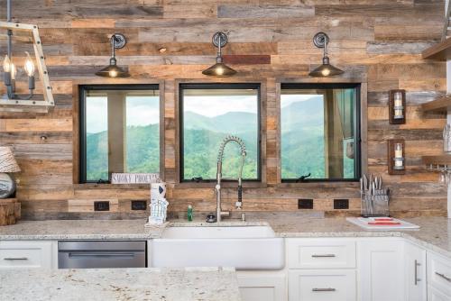 Smoky Mountain High Home