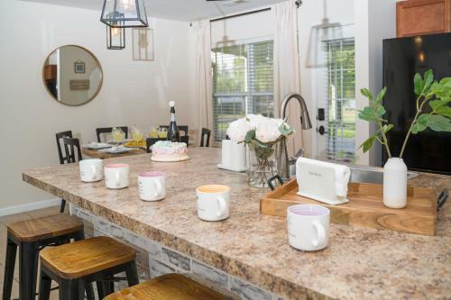 Luxe Quiet Townhouse W/parking/pool/by Dollywood