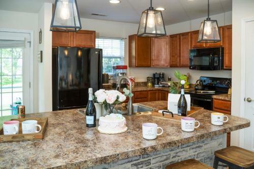 Luxe Quiet Townhouse W/parking/pool/by Dollywood