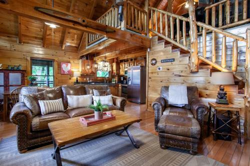 Bear Hugs - Hot Tub, 2 Fire Pits, And Fireplace