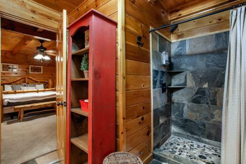 Bear Hugs - Hot Tub, 2 Fire Pits, And Fireplace