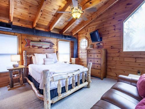 Cedar Forest-theater, Game Room, Hottub