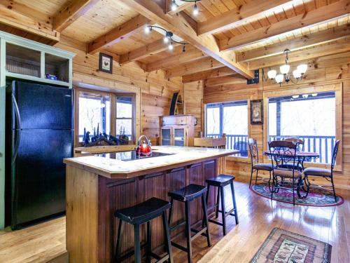 Cedar Forest-theater, Game Room, Hottub