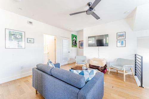 Airy East Downtown Gem King Bed Sleeps 8 Fast Wifi 3br