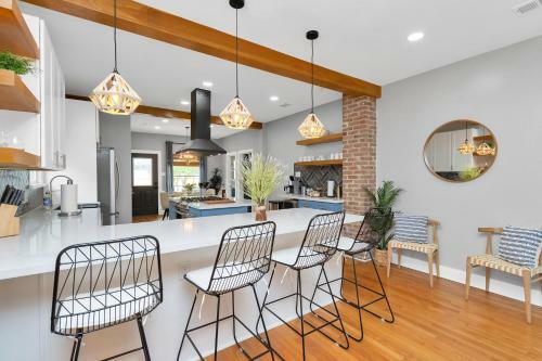 New! ?change Of Pace? 5 Blk To Beach Bikes+firepit