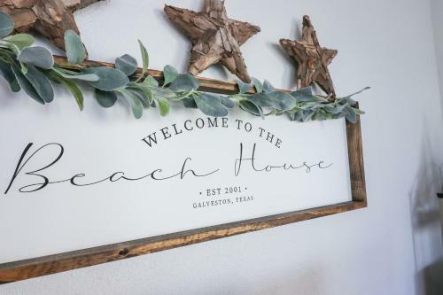 Second Row Beach Home - Ocean Views - Old School Vibes