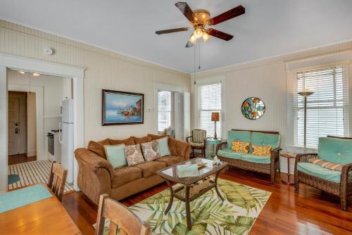 Lazy Days Cottage - Amazing Views And Great Location! Home