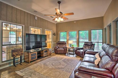 Happy Trails Hideout Pool, Hot Tub, 4 Acres!