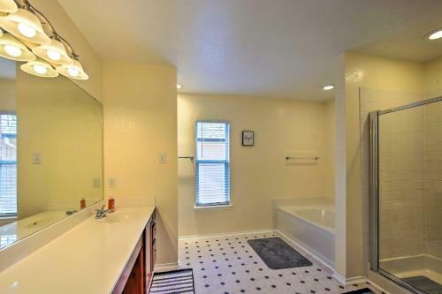 Spacious San Antonio Home About 3 Mi To Seaworld!