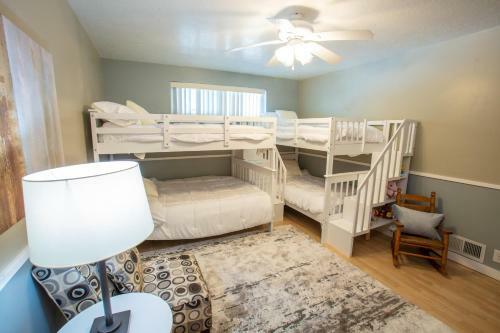 Comfortable Bungalow Near Liberty Park