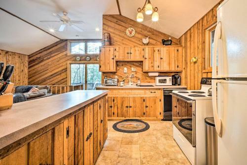 Winhall Retreat With Furnished Deck And Fire Pit!