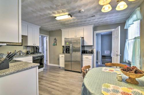Portsmouth Apartment - 3 Blocks From Water!