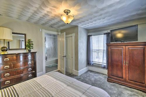 Portsmouth Apartment - 3 Blocks From Water!