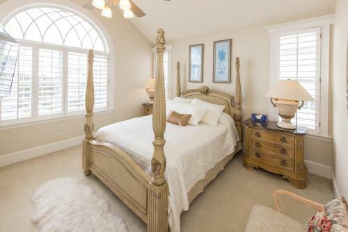 Seaside Sanctuary Oceanfront- Pool Open Year Round
