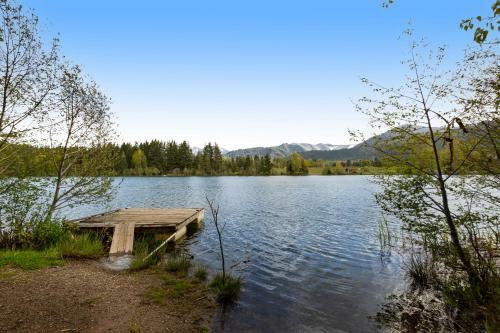 Riverfront Retreat At Lavender Lake