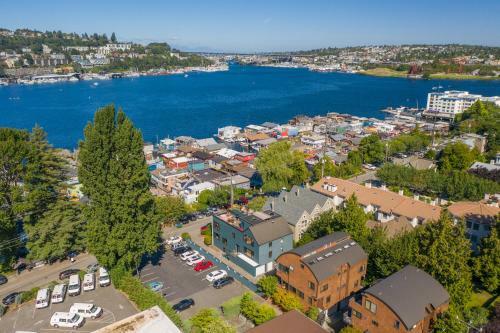 Waterfront Rooftop Deck On Lake Union 3br 3ba Extended Stay