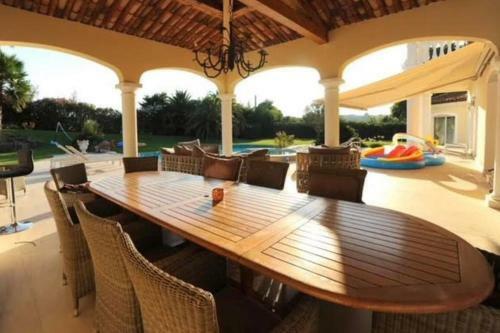 Villa Mougins Yourhosthelper