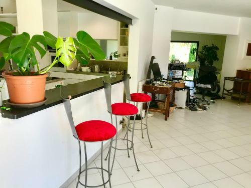 Villa Avec Piscine Sur Les Hauts De N�mes