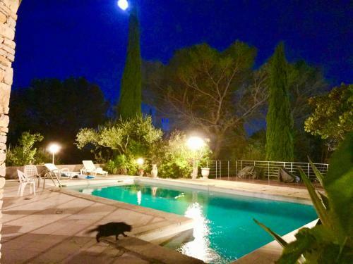 Villa Avec Piscine Sur Les Hauts De N�mes