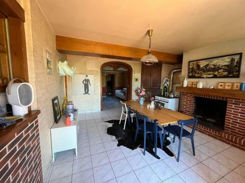 Jolie Maison De Campagne Arbor�e
