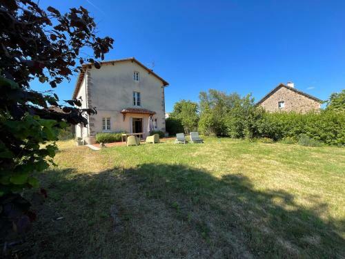 Jolie Maison De Campagne Arbor�e