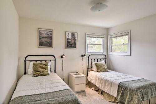 Updated Hampton Home With Yard Less Than 2 Mi To Beach!
