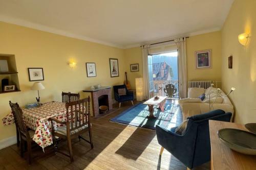 Spacious 2 Bedroom Apartment In Historic Building