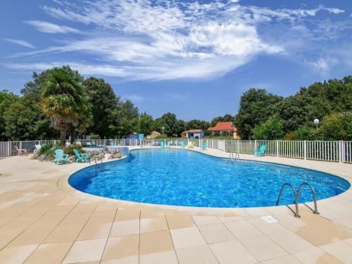Charming Holiday Home In Saint-savinien With Private Pool