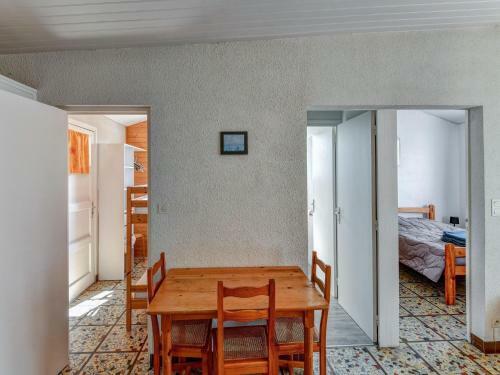 Simplistic Holiday Home In Saint-savinien With Garden