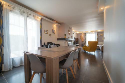 Villa Agate By Precious Houses