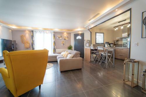 Villa Agate By Precious Houses