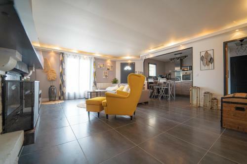 Villa Agate By Precious Houses