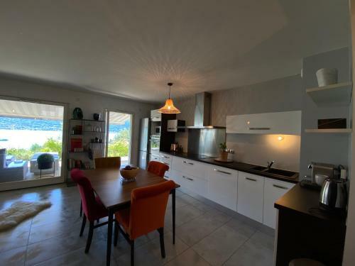 Apartamento Lake & Mountain View - Piscine, Parking, Terrasse
