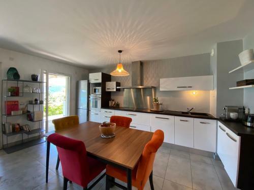 Apartamento Lake & Mountain View - Piscine, Parking, Terrasse