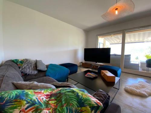 Apartamento Lake & Mountain View - Piscine, Parking, Terrasse