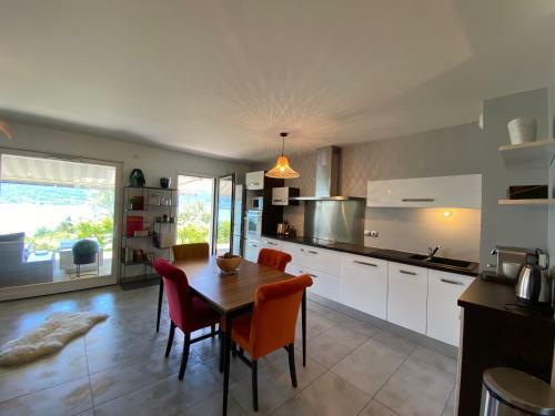 Apartamento Lake & Mountain View - Piscine, Parking, Terrasse