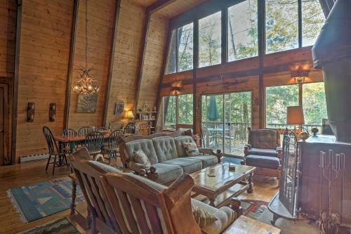 Lakefront Berkshires Retreat With Deck, Dock And Boat!