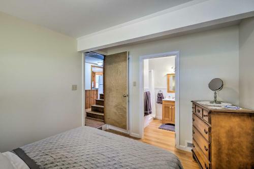 Picturesque Cottage With Sunroom On Ashmere Lake!
